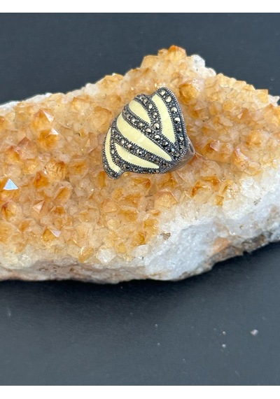 Aysesa Sedef Üzeri Markazit Taşlı Kadın Gümüş Yüzük 925 Ayar 10.29 Gram