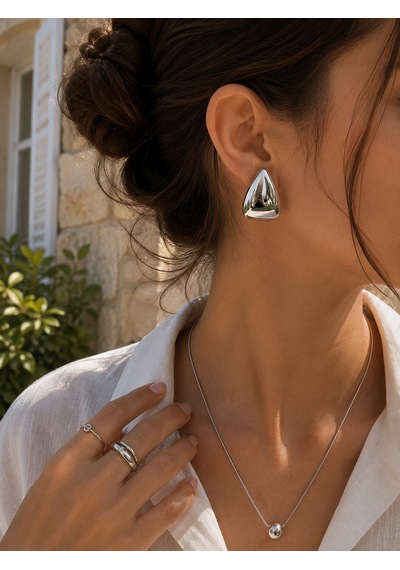 Silver Üçgen Form Küpe Modern Parlak Tasarım Silver Renk Gümüş
