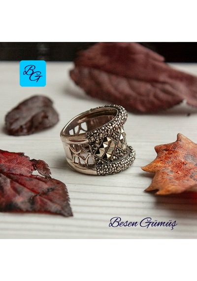 Kenarları Bombeli Baget Markazit Taşlı Yüzük Gümüş - Rose Gold