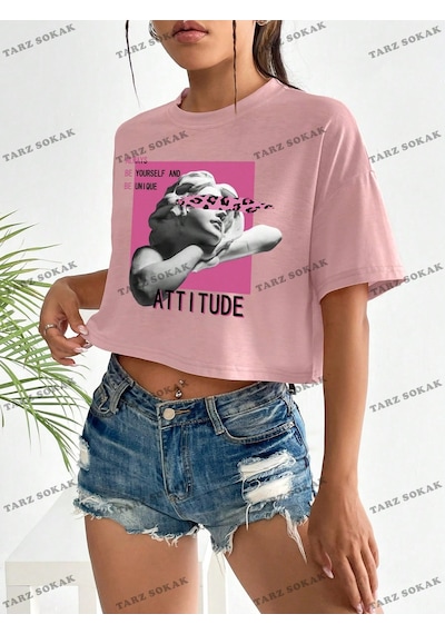 Flood Of Style Crop Ckod-232913 Heykel & Slogan Grafikli Düşük Omuzlu Kısa Pembe