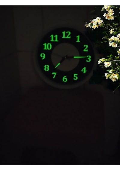 Fosforlu Gece Karanlıkta 5 Saat Parlayan Duvar Saati 22 Cm B4 Siyah - Beyaz