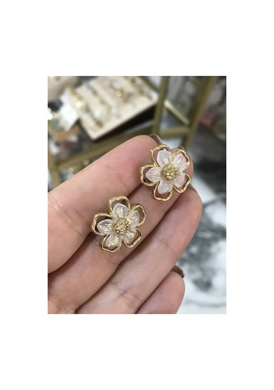 Gold Detaylı Minimalist Çiçek Küpe Altın