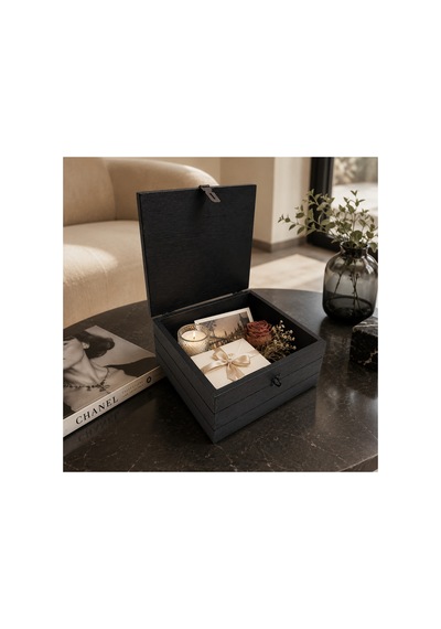 İsme Özel Opak Siyah Ahşap Kutu Lazer Kazımalı 22x22x10 Cm