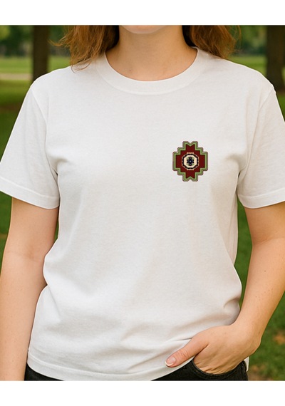 Etnik Yeşil Detaylı Halı Baskılı T-shirt Beyaz