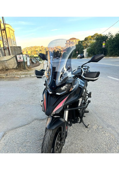 Motocam Qj Srt 900 Ön Cam 2023-2026 Model 61cm Füme Renkli 4mm