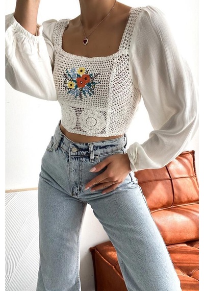 Femelle Kadın Beyaz Kare Yaka Balon Kol Çiçek Nakış Işlemeli Dantel Crop Bluz