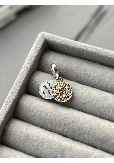 İki Tonlu Metal Papatya Sallantılı Charm Gümüş