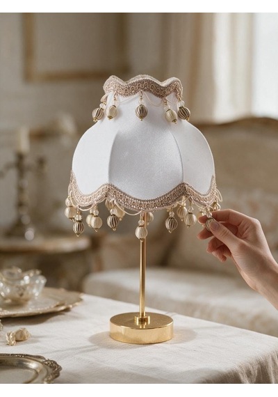 Ekru Kadife Kaplı Gold Püsküllü Başlık Gold Metal Ayaklı Klasik Model Abajur 50x30cm