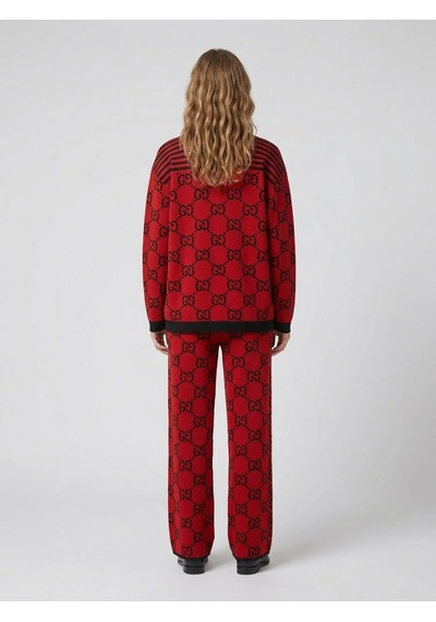 Guzelco Kırmızı Monogram Desenli Triko İkili Takım - V Yaka Hırka Ve Bol Paça Pantolon Set Kırmızı - Siyah Guzelco Kırmızı Monogram Desenli Triko İkili Takım - V Yaka Hırka Ve Bol Paça Pantolon Set Kırmızı - Siyah