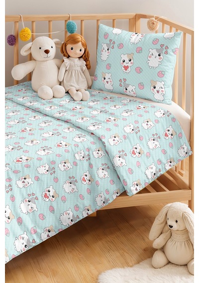 Evimde Bambaşka Pastel Mavi Hamster Kız Çocuk Pike Takımı-çilek Desenli Pembe Bebek Odası Yatak Örtüsü - 160x220  CM
