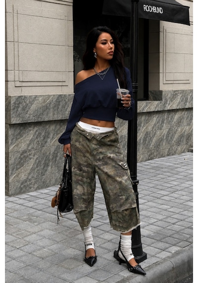 Tarz Cool Kadın Asimetrik Yaka Crop Sweatshirt Omuz Dekolteli Büzgülü Fermuar Detaylı Lacivert