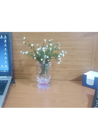 Vazoda Beyaz Yapay Çiçek Dekoratif Mor Damlalı Vazo Dahil 6 x 6 x 19 CM