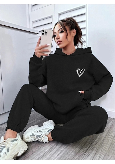Kalp Logolu Eşofman Takımı Sweatshirt Jogger - Siyah Baskılı Oversize Şardonlu Kapüşonlu Siyah Kalp Logolu Eşofman Takımı Sweatshirt Jogger - Siyah Baskılı Oversize Şardonlu Kapüşonlu Siyah