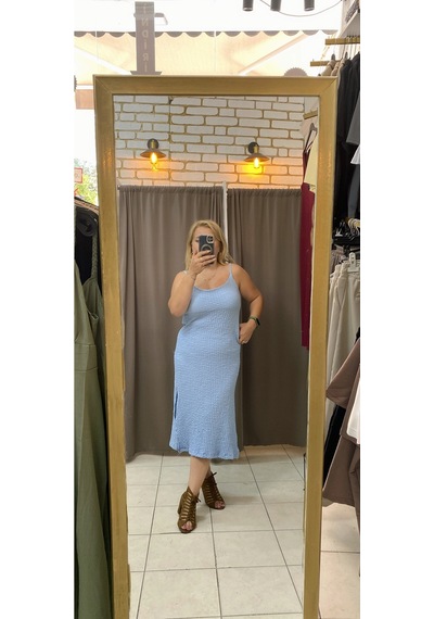 Tuba Toptaş Yırtmaçlı Gofre Elbise Mavi
