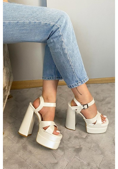Preshley Kadın Elina Sedefli Beyaz Çapraz Bantlı 15 Cm Platform Topuklu Ayakkabı Beyaz 1