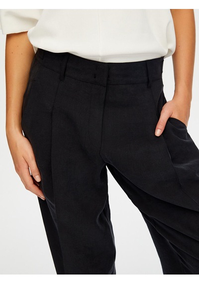Faik Sönmez Önü Kapalı Pili Detaylı Wıde Leg Fıt Tenselli Pantolon W26pnt002 Uw26pnt00210 Siyah Faik Sönmez Önü Kapalı Pili Detaylı Wıde Leg Fıt Tenselli Pantolon W26pnt002 Uw26pnt00210 Siyah