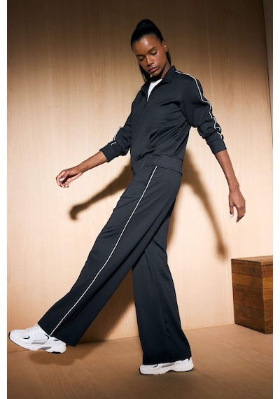 Defacto Warmtech Wide Leg Geniş Paça Cepli Biyeli Standart Boy İçi Yumuşak Tüylü Sporcu Pantolon F3846AX25AU Siyah Defacto Warmtech Wide Leg Geniş Paça Cepli Biyeli Standart Boy İçi Yumuşak Tüylü Sporcu Pantolon F3846AX25AU Siyah