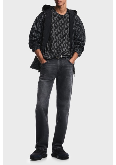 Emporio Armani Tamamı Logolu Suya Dayanıklı Kapüşonlu Ceket Erkek Ceket Em006751 Af12021 Fb517 Lacivert Emporio Armani Tamamı Logolu Suya Dayanıklı Kapüşonlu Ceket Erkek Ceket Em006751 Af12021 Fb517 Lacivert