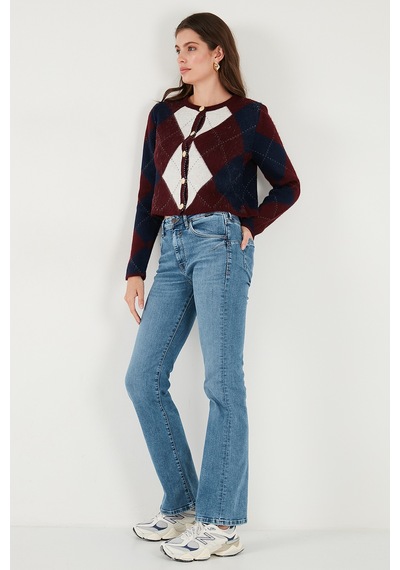 Lela Regular Fit Bisiklet Yaka Baklava Desenli Düğmeli Crop Bayan Hırka 4615570 Bordo