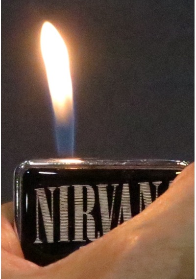 Ofluogluticaret Kurt Cobain-Nirvana-Zenit Marka Manyotolu Ve Gazlı Çakmak.