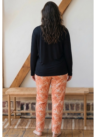 Siyah İnci Desenli Nakışlı Büyük Beden Battal Boy Viskon Örme Pijama Takım 26224832 Lacivert Siyah İnci Desenli Nakışlı Büyük Beden Battal Boy Viskon Örme Pijama Takım 26224832 Lacivert