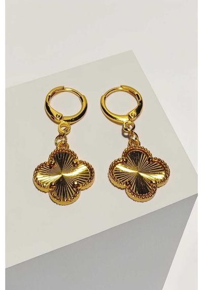 Altın Kaplama Kalem İşlemeli Yonca Küpe - 1.5 Cm Sallantılı Şans Yoncası Kadın Küpe Gold