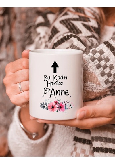 Da&te Baskı Bu Kadın Harika Bir Anne Hediye Beyaz Kupa Bardak