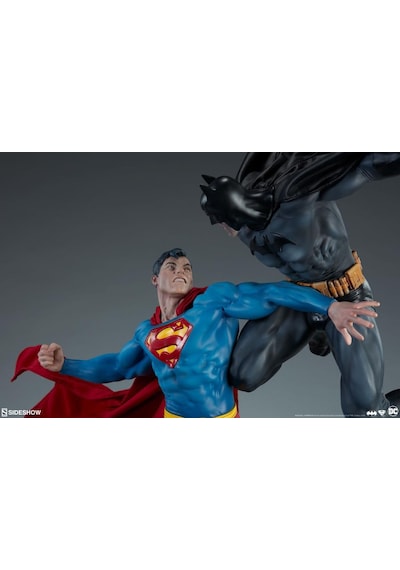 Sideshow Collectibles Batman Vs. Superman Diorama
