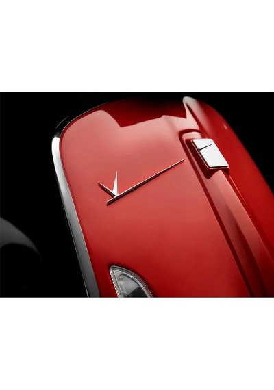 Vespa LX-Primavera-Sprint-946-GTS-GTV Amblem Ön Panel  *Gümüş* / RIZOMA