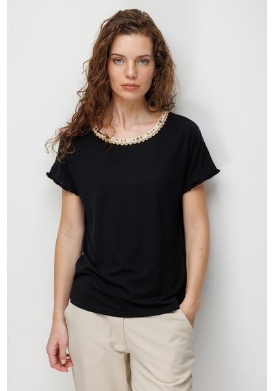 Desen Triko Kadın Sıfır Yaka Yakası Hasır Aksesuarlı Penye T-shirt 26819 Siyah Siyah