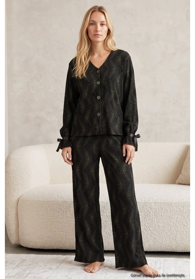 Siyah İnci Desenli Bürümcük-krınkıl Kurdele Detaylı Düğmeli Hırka Pijama Takım 26223921 Siyah Yeşil Siyah İnci Desenli Bürümcük-krınkıl Kurdele Detaylı Düğmeli Hırka Pijama Takım 26223921 Siyah Yeşil