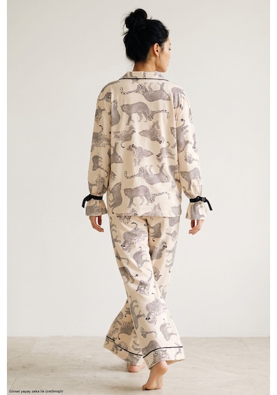 Siyah İnci Desenli Kurdele Detaylı Yumuşak Tuşe Kışlık Düğmeli Örme Pijama Takımı 8083 Siyah Kaplan Siyah İnci Desenli Kurdele Detaylı Yumuşak Tuşe Kışlık Düğmeli Örme Pijama Takımı 8083 Siyah Kaplan