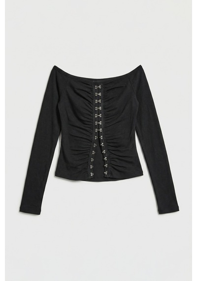 it's basic Kadın Siyah W5 Agraf Detaylı Omzu Açık Özel Tasarım Crop Top