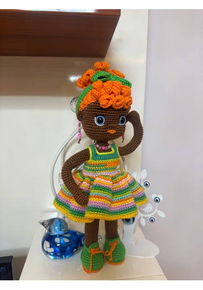 Siyahi Amigurumi Süslü Kız Bebek