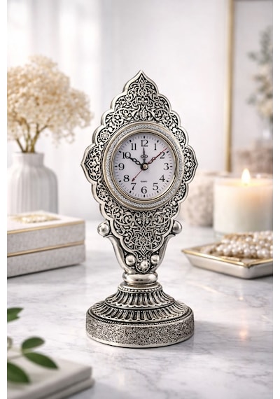 Nostaljik Vintage Taş İşlemeli Kabartmalı Lüks Gümüş Renk Dekoratif Salon Ve Ofis Masa Saati 29 Cm Gümüş