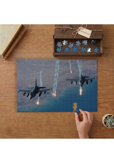 Savaş Uçakları Saldırıda Tasarımı 240 Parça Ahşap Puzzle Ahşap Kutuda Mpy10254