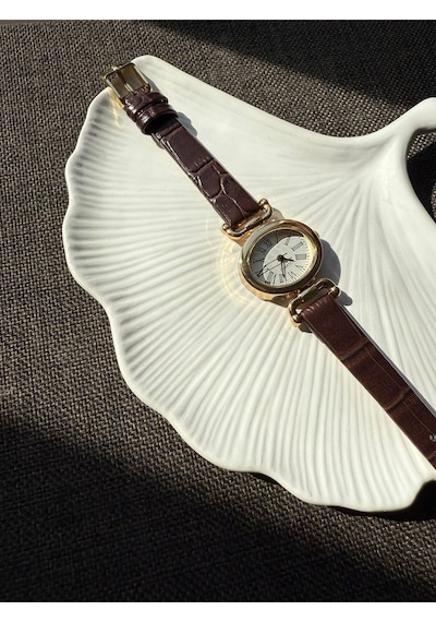 Retro Minimal Deri Kordon Vintage Kadın Kol Saati Kelebek Model Altın
