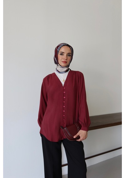 Moonsc V Yaka Önü Düğme Detaylı Bordo Tesettür Gömlek