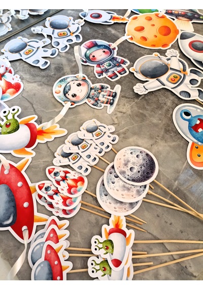 32 Parça Uzay Astronot Temalı Dev Set Doğum Günü Süsü, Banner Pasta Kürdanı Cupcake Süsü +0