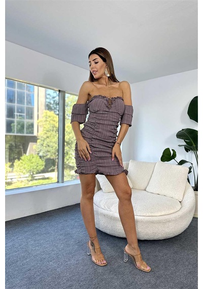 Fashion Cocktail Düşük Omuz Minik Kol Göğüs Korseli Drapeli Süper Esnek Doğal Kumaş Pedli Kokteyl Tüp Elbise Mor Fashion Cocktail Düşük Omuz Minik Kol Göğüs Korseli Drapeli Süper Esnek Doğal Kumaş Pedli Kokteyl Tüp Elbise Mor