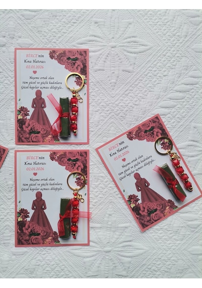 100 Adet Kişiye Özel Tesettürlü Model Kına Hatırası Hediyelik Kırmızı Anahtarlık Ve Paketlenmiş Kına