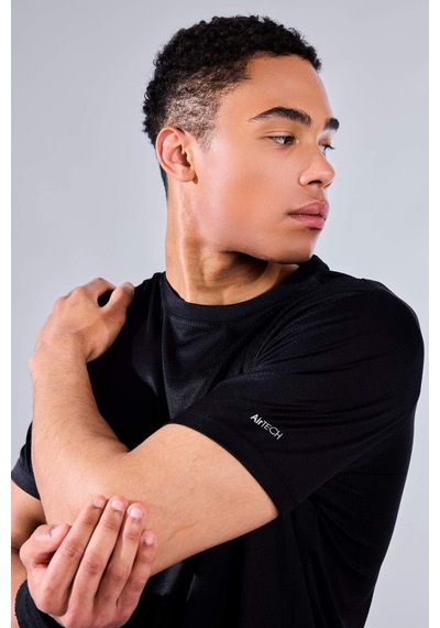 Defacto - Slim Fit Dar Kesim Bisiklet Yaka Çabuk Kuruyan Nefes Alabilen Esnek Kumaş Baskılı Sporcu Kısa Kollu Siyah Defacto - Slim Fit Dar Kesim Bisiklet Yaka Çabuk Kuruyan Nefes Alabilen Esnek Kumaş Baskılı Sporcu Kısa Kollu Siyah