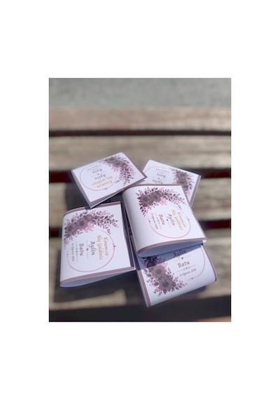 50 Adet Kişiselleştirilmiş , İsme Özel Soft Bordo Çiçekli Kına Hediyeliği - 200gr Lüks Kartlı Ve Sızdırmaz Kına Paketi - Kına Gecesi Hatırası