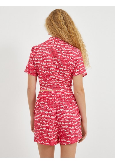 Koton Desenli Crop Bluz Bağlama Detaylı Gömlek Yaka Pembe Desenli 2sak60265pw