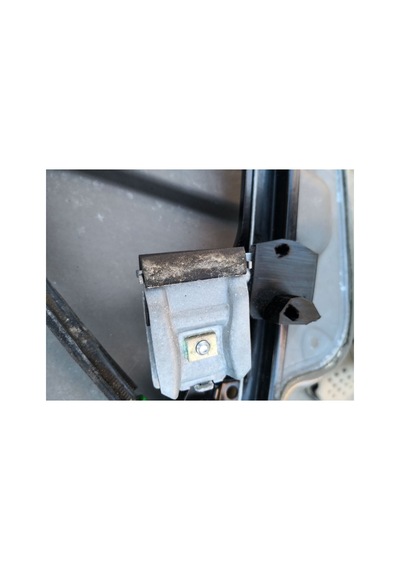 1997-2003 Volkswagen Golf Ön Cam Kriko Cam İndirici Bağlantı Parçası Sol