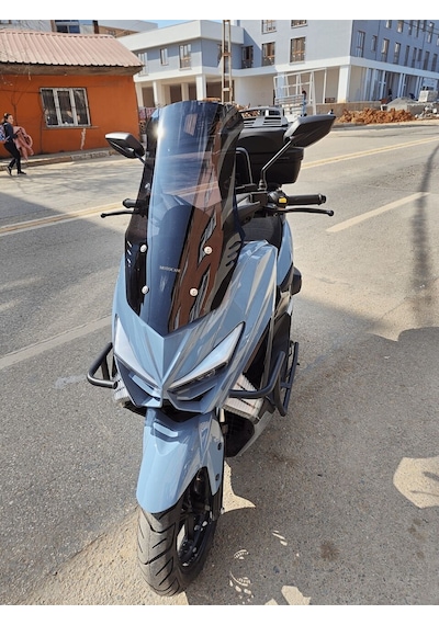Motocam Küba Chia 125 Ön Cam 2023-2026 Model 55cm Siyah Renkli 4mm Kısa