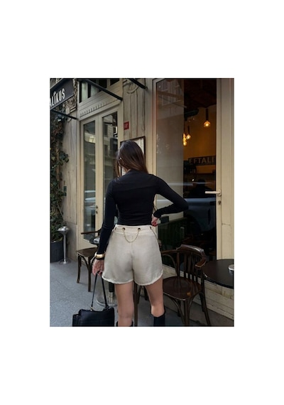 Nido Moda Zincir Kemerli Mini Şort Bej