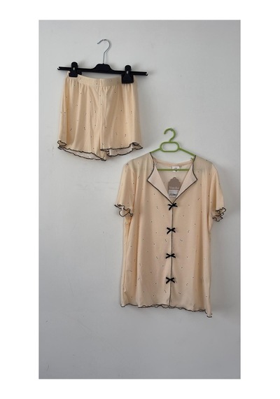 Feg Store Pudra Kaşkorse Çiçek Desenli Fiyonk Detaylı Kısa Kollu Şortlu Pijama Takımı