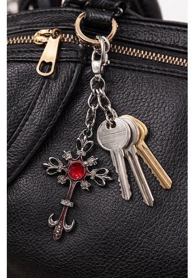 Gotik Kırmızı Renk Detaylı Metal Anahtarlık Unisex Aksesuar