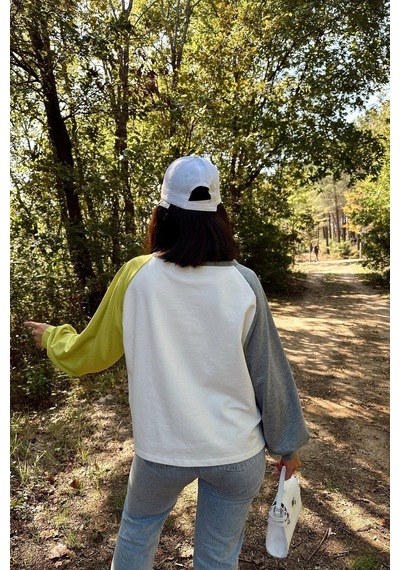 WeShaya Kadın Beyaz Uzun Balon Kol, Yuvarlak Yaka, Kolları Double Color Block Basic Sweatshirt Bluz Beyaz